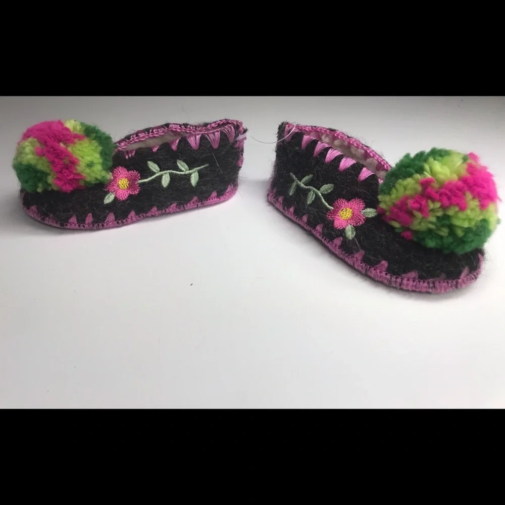 K KARAGIANNIS traditional Greek woolen slippers UK 3